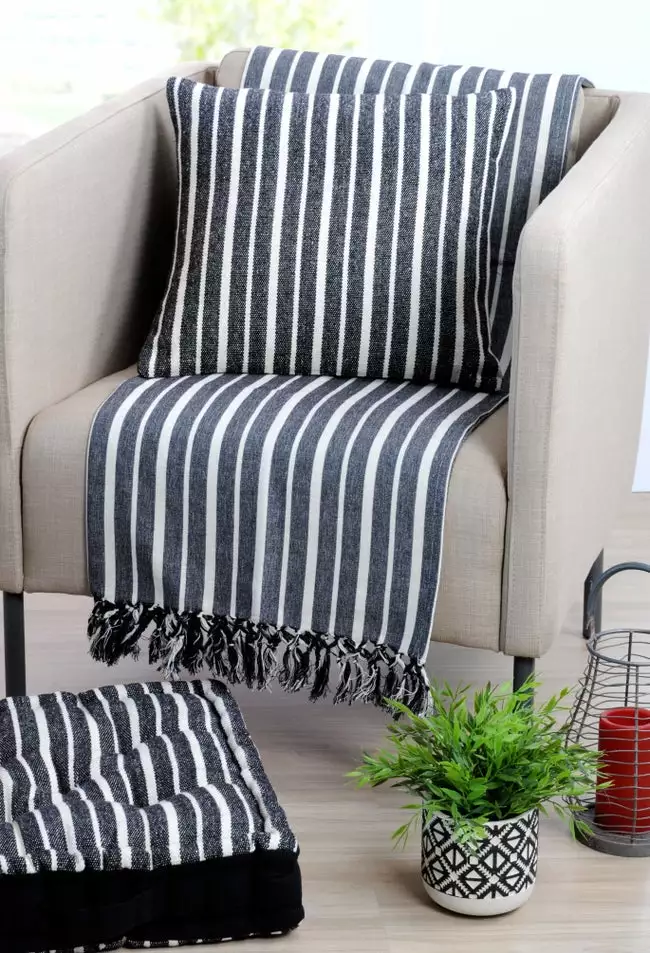 Plaid Sainte-maxime, Noir L.130 X L.150 Cm 2 Plaid Sainte-maxime, Noir L.130 X L.150 Cm